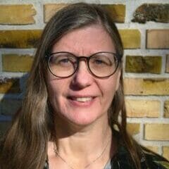 Renate Nielsen Personen bag hjælpen